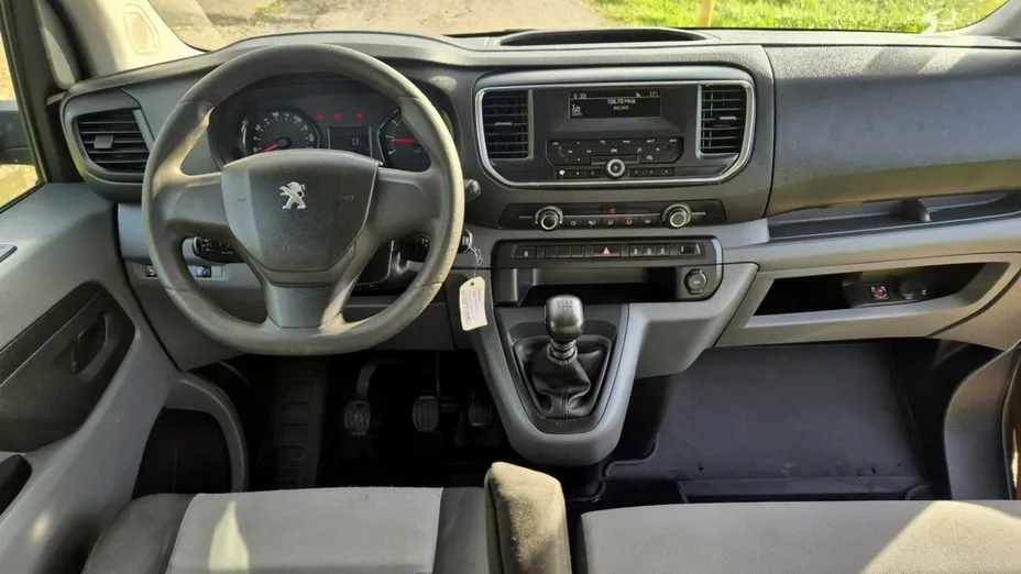 PEUGEOT Traveller -