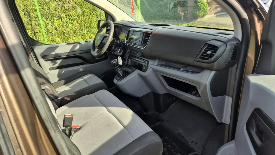 PEUGEOT Traveller -
