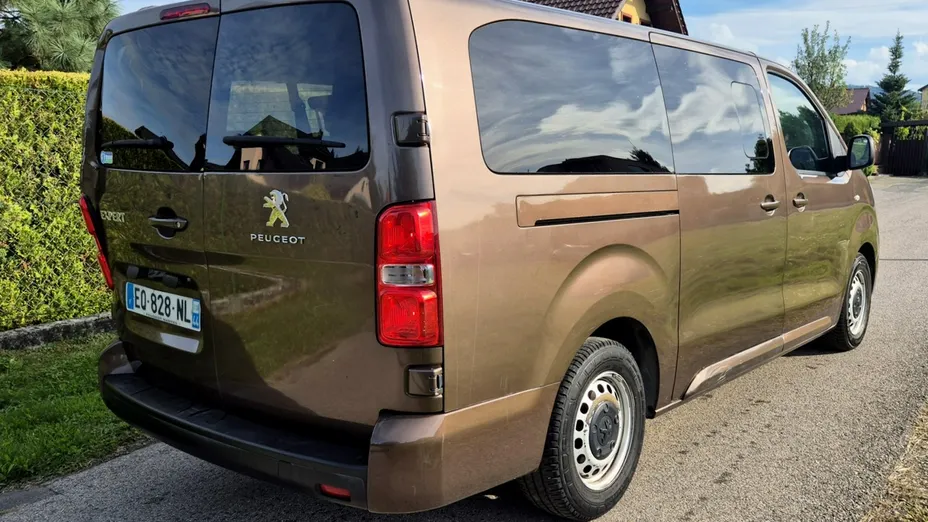 PEUGEOT Traveller -