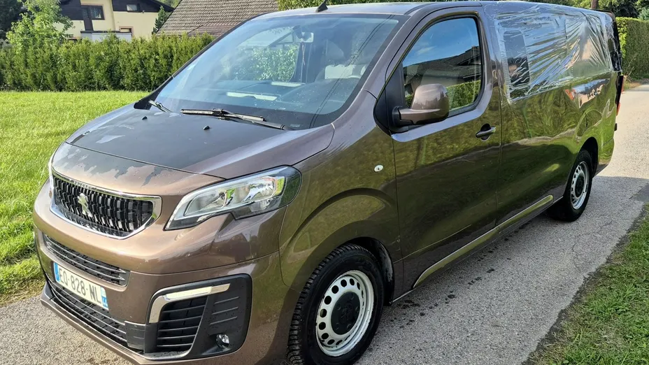 PEUGEOT Traveller -