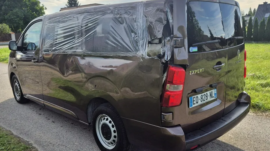 PEUGEOT Traveller -