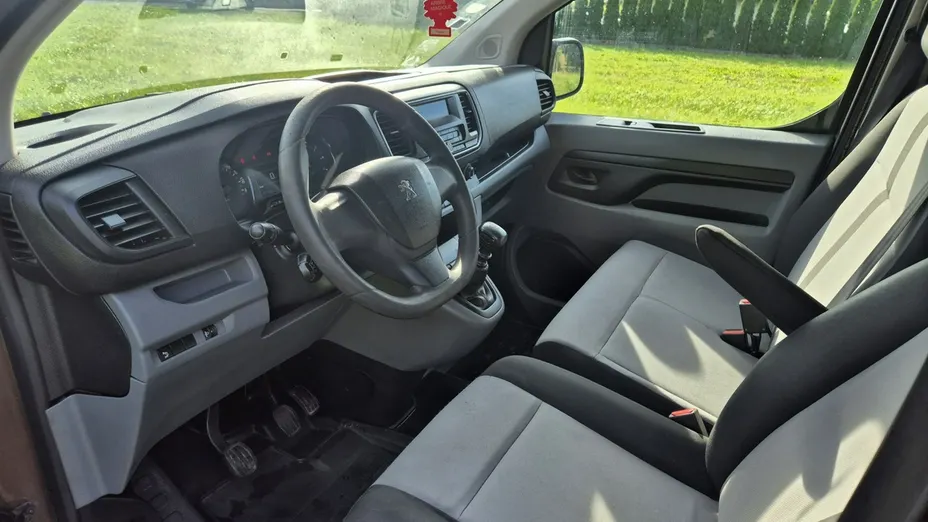 PEUGEOT Traveller -