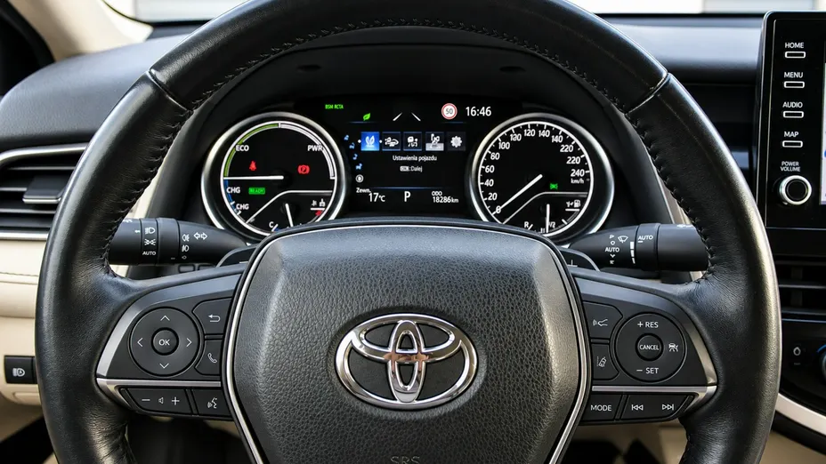 TOYOTA Camry -