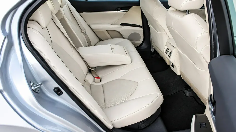 TOYOTA Camry -