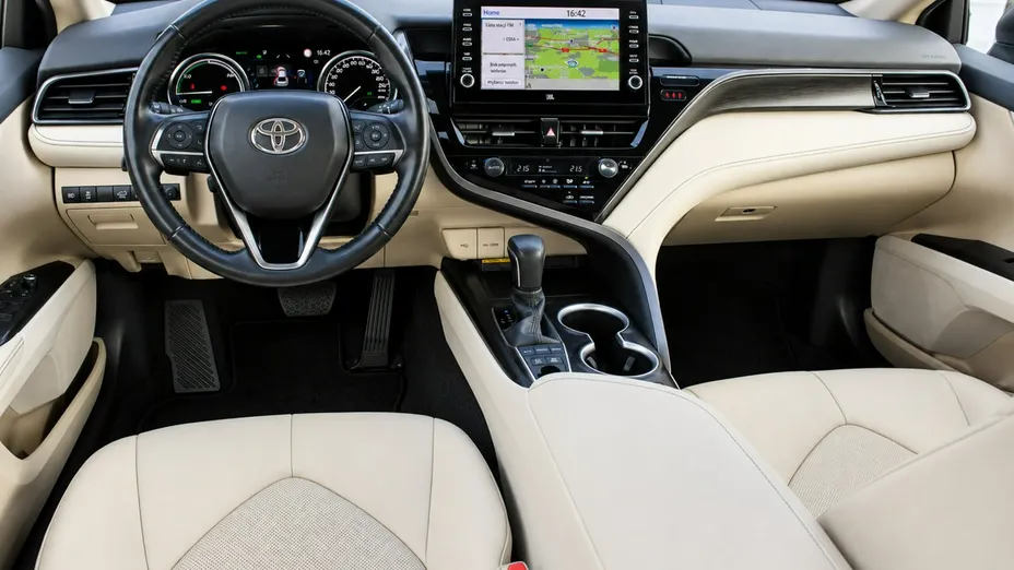TOYOTA Camry -