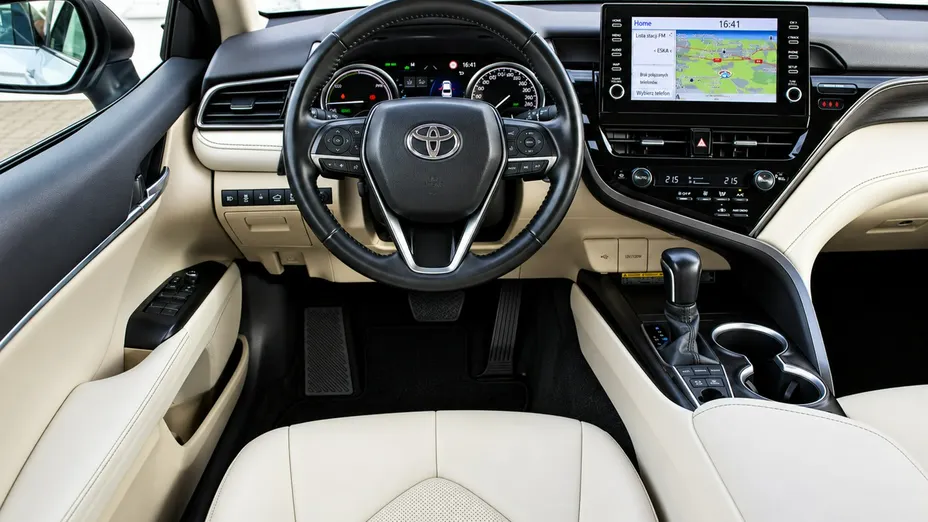 TOYOTA Camry -