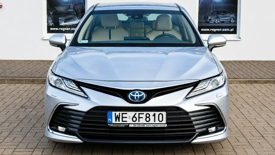 TOYOTA Camry -