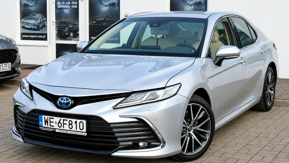 TOYOTA Camry -