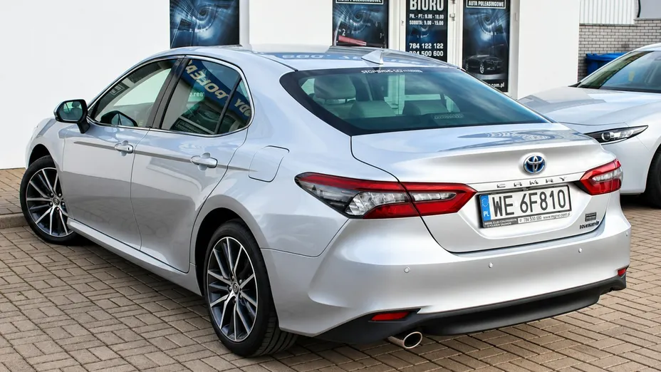 TOYOTA Camry -