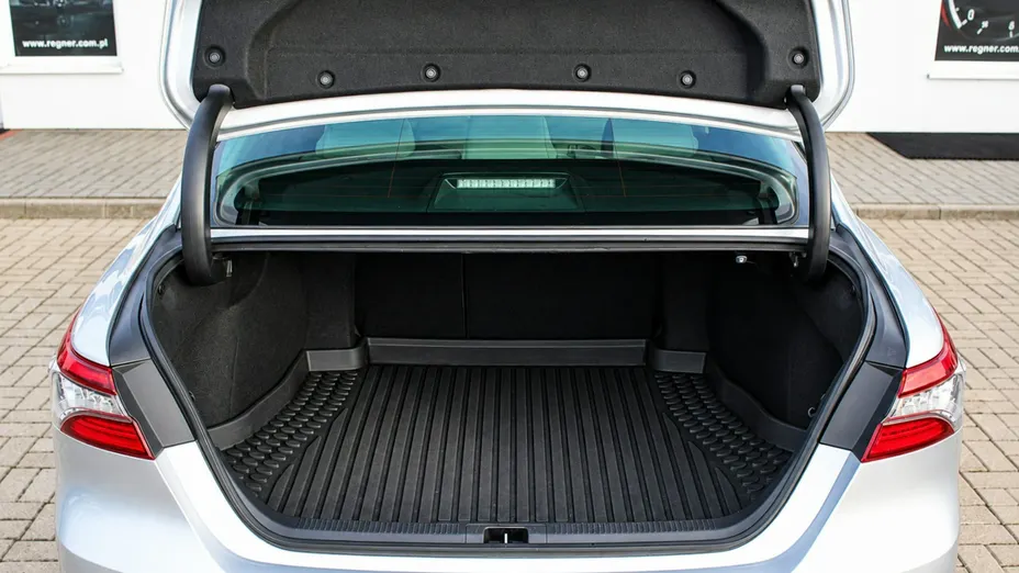 TOYOTA Camry -