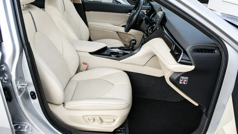 TOYOTA Camry -