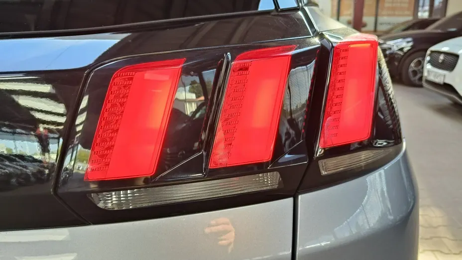 PEUGEOT 3008 -