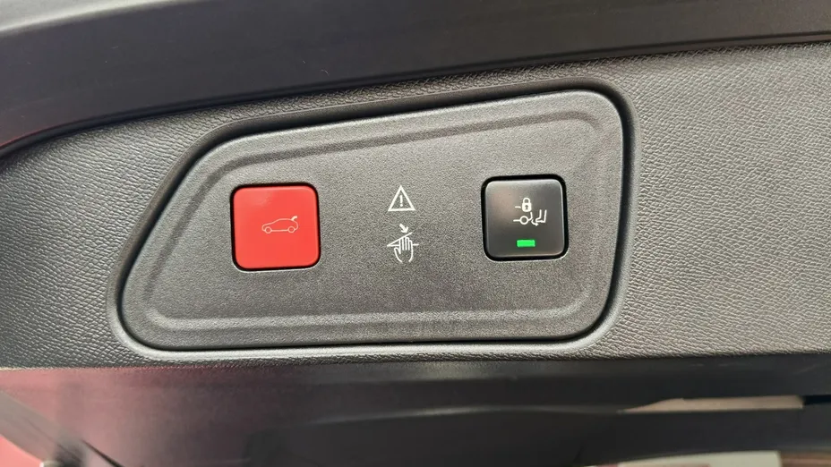 PEUGEOT 3008 -