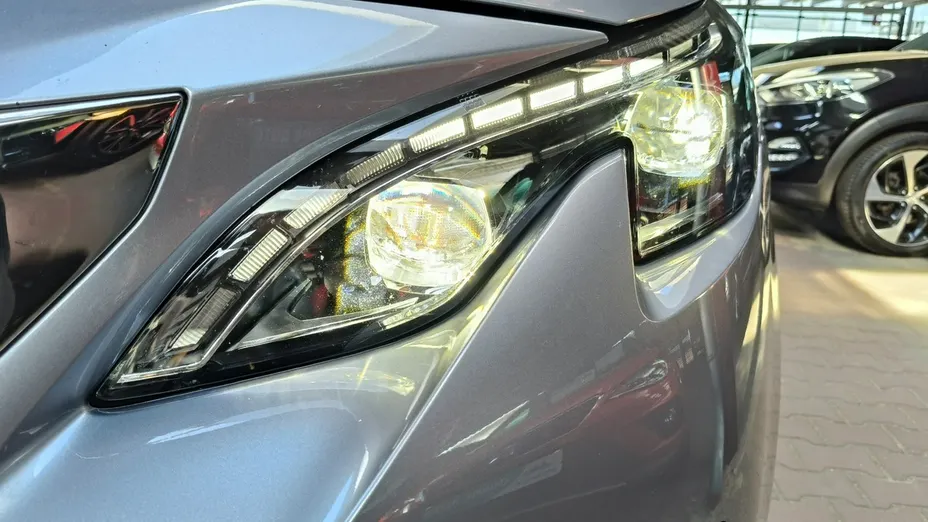 PEUGEOT 3008 -