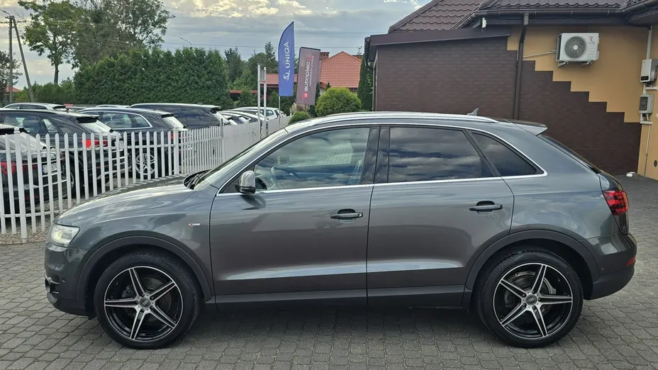 AUDI Q3 -