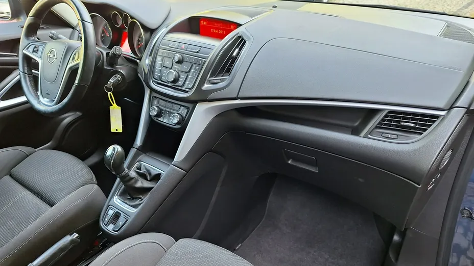 OPEL Zafira -