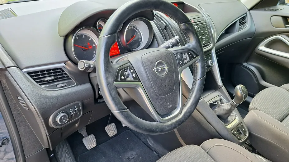 OPEL Zafira -