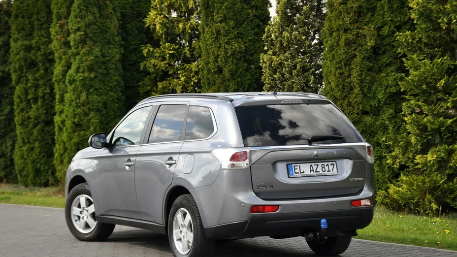 MITSUBISHI Outlander -