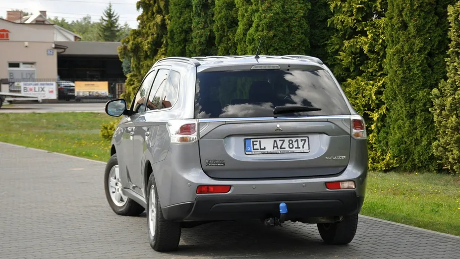 MITSUBISHI Outlander -