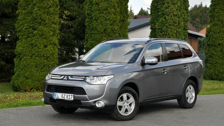 MITSUBISHI Outlander -