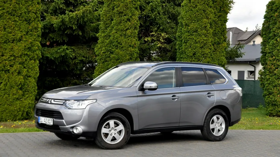 MITSUBISHI Outlander -