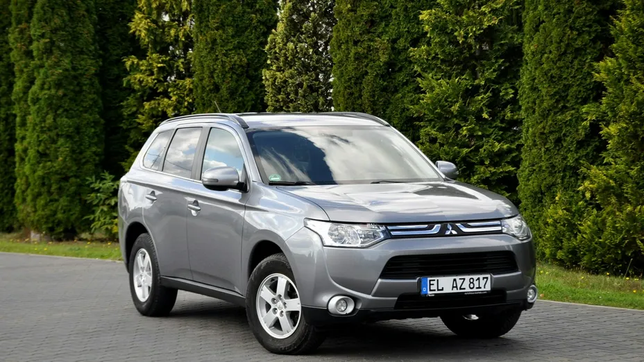 MITSUBISHI Outlander -