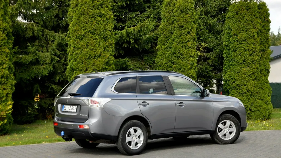 MITSUBISHI Outlander -