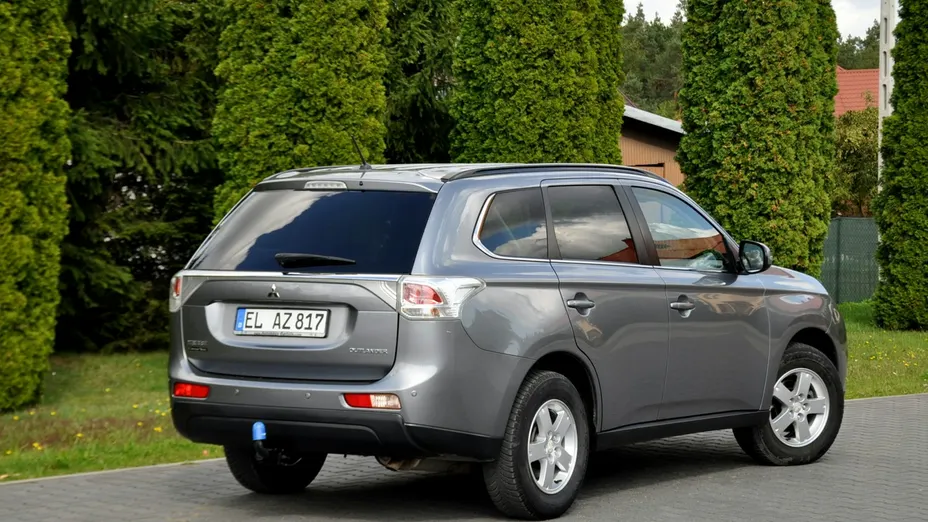MITSUBISHI Outlander -