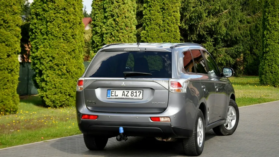 MITSUBISHI Outlander -