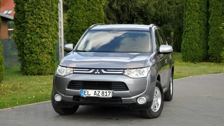 MITSUBISHI Outlander -