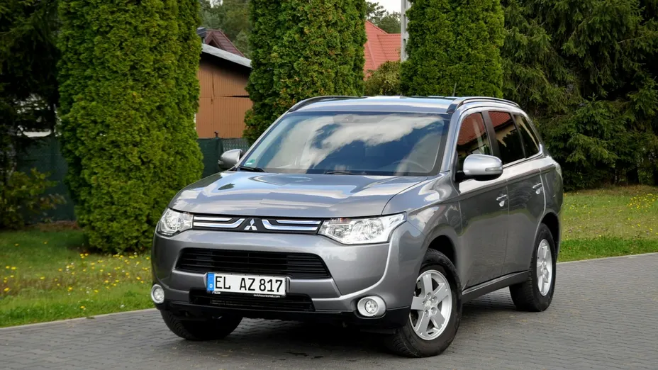 MITSUBISHI Outlander -