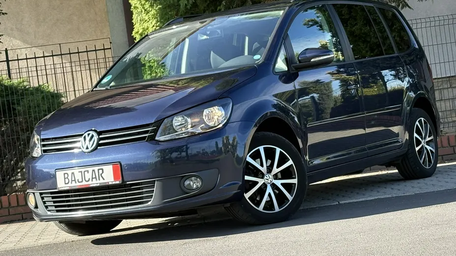 VOLKSWAGEN Touran -