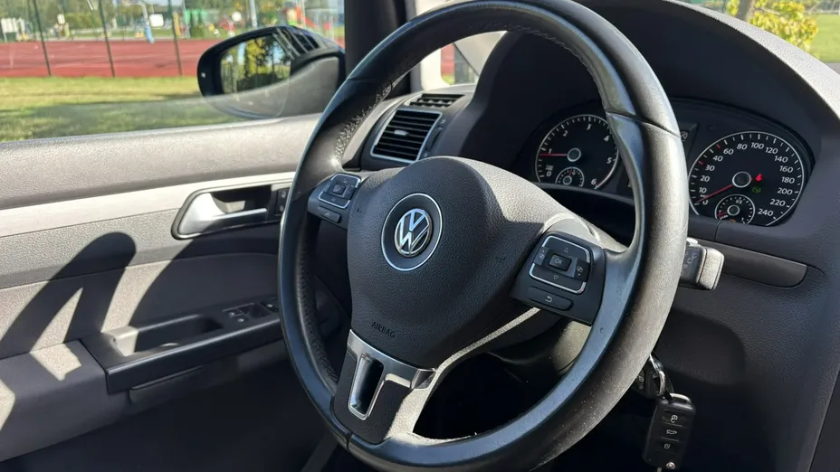 VOLKSWAGEN Touran -