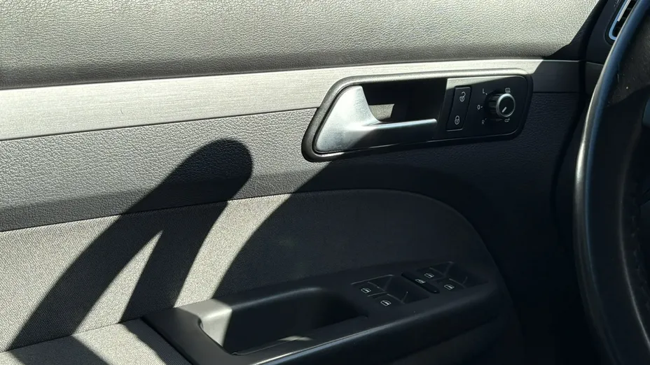 VOLKSWAGEN Touran -