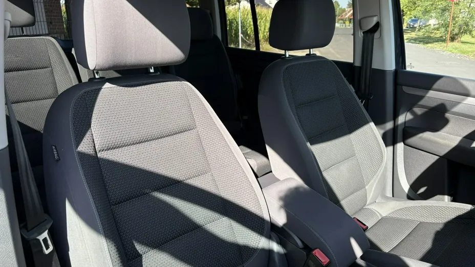 VOLKSWAGEN Touran -