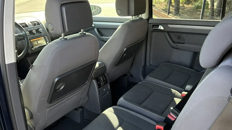 VOLKSWAGEN Touran -