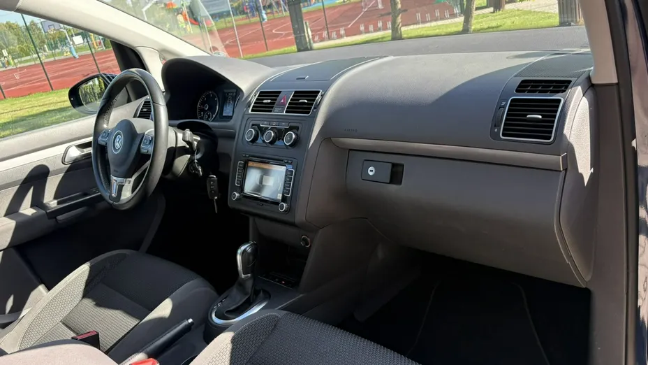 VOLKSWAGEN Touran -