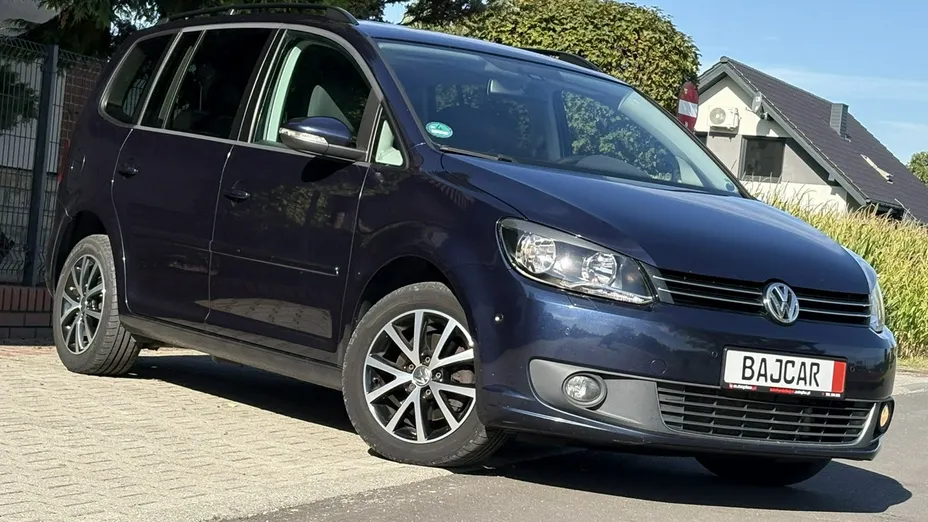 VOLKSWAGEN Touran -