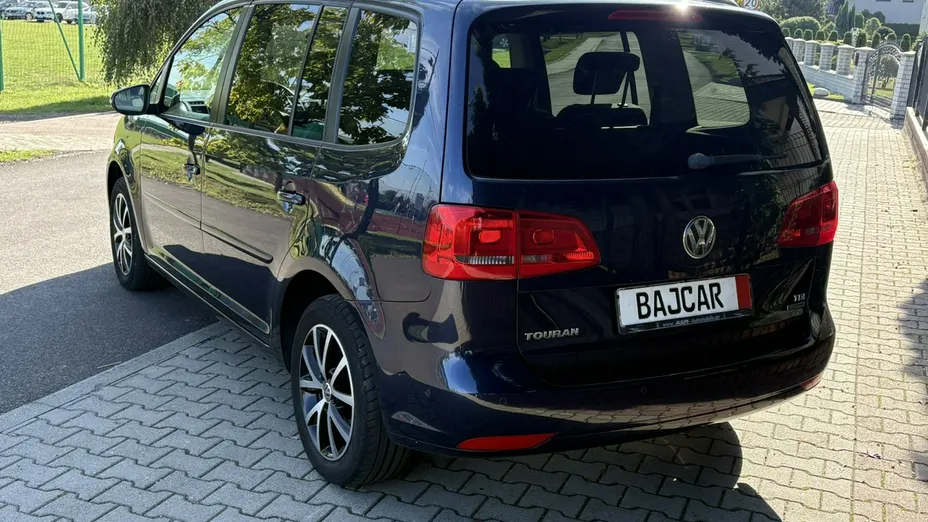 VOLKSWAGEN Touran -