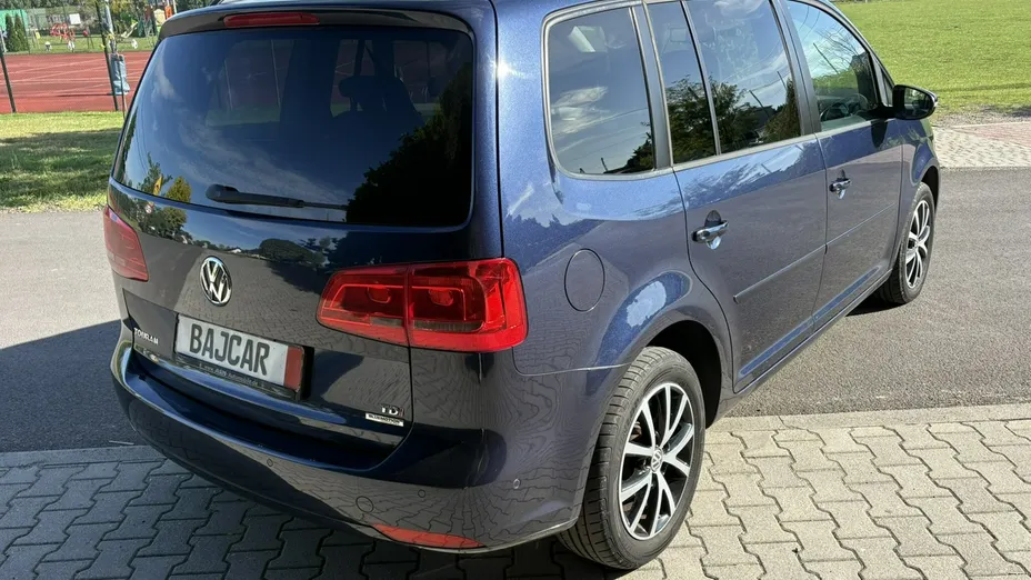 VOLKSWAGEN Touran -