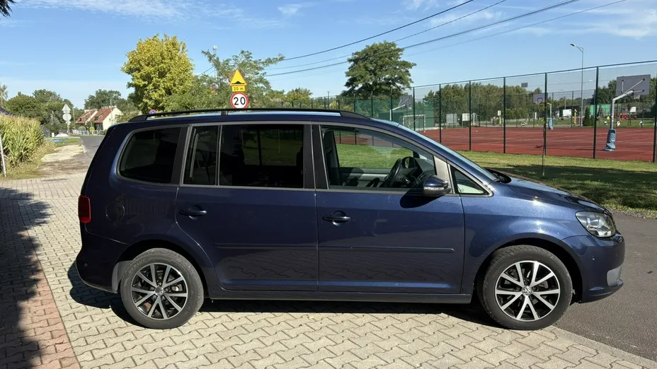 VOLKSWAGEN Touran -