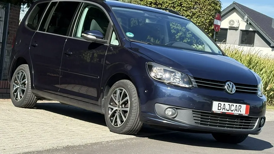 VOLKSWAGEN Touran -