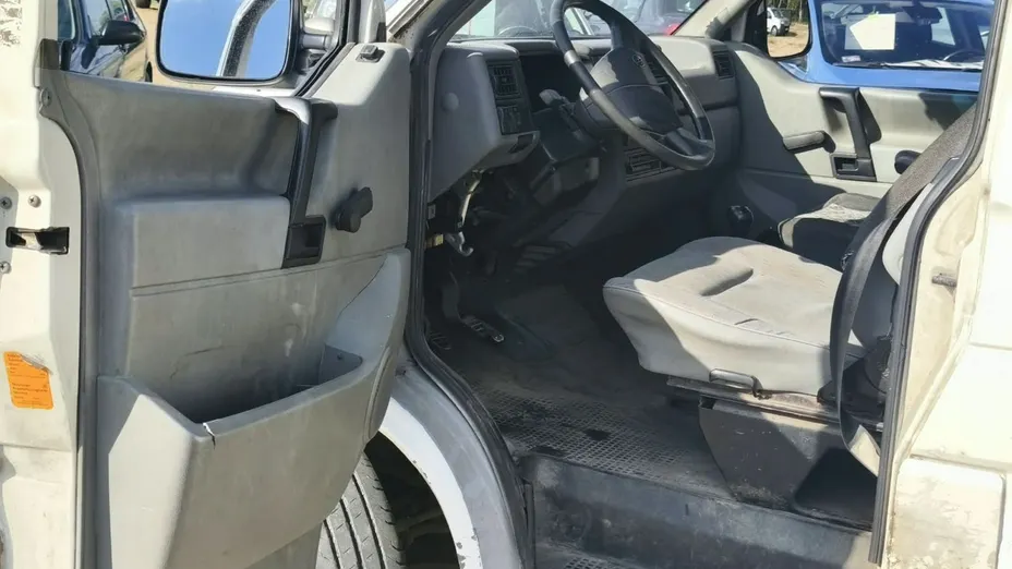 VOLKSWAGEN Transporter -