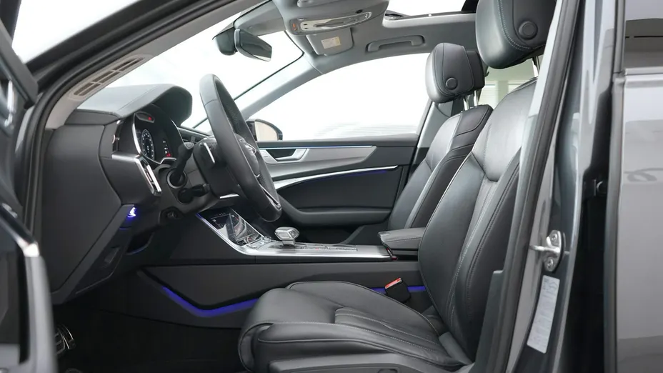 AUDI A6 -