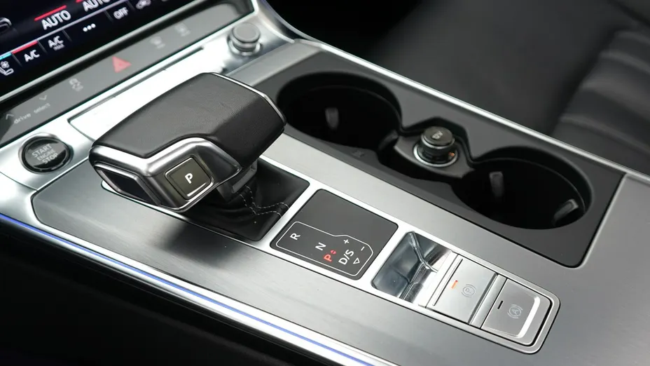 AUDI A6 -