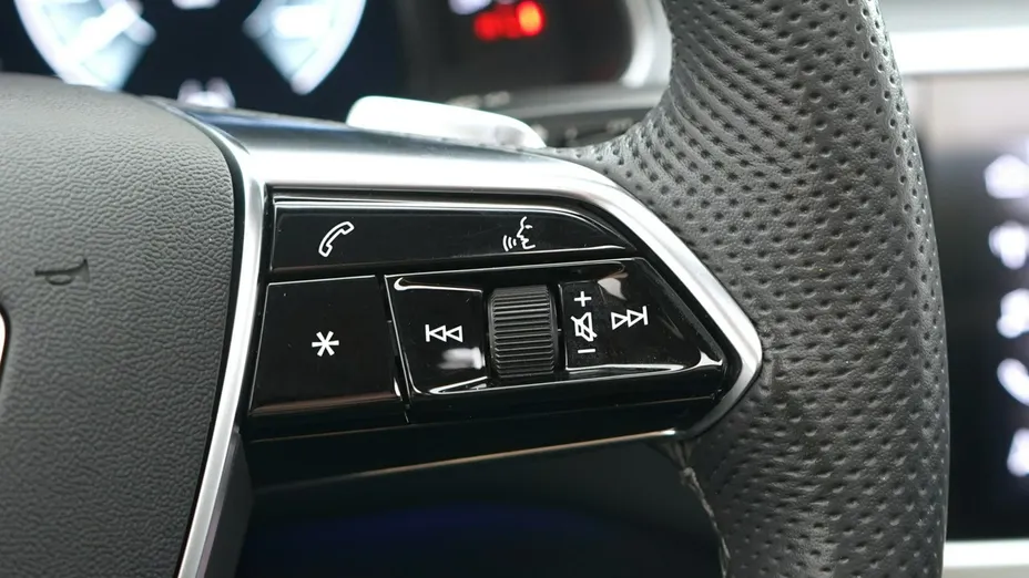 AUDI A6 -