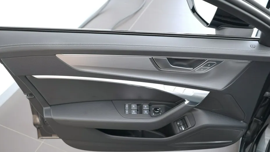 AUDI A6 -
