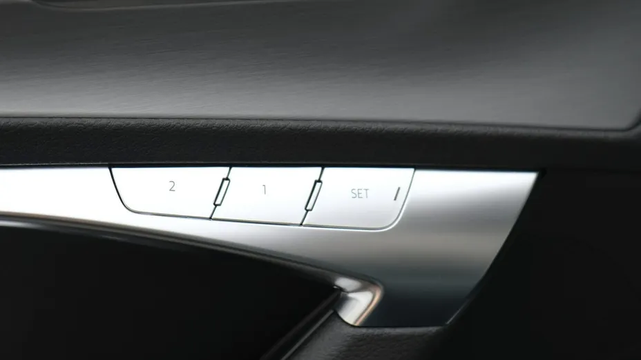 AUDI A6 -