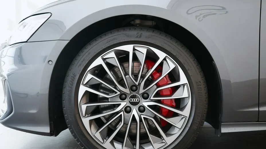 AUDI A6 -