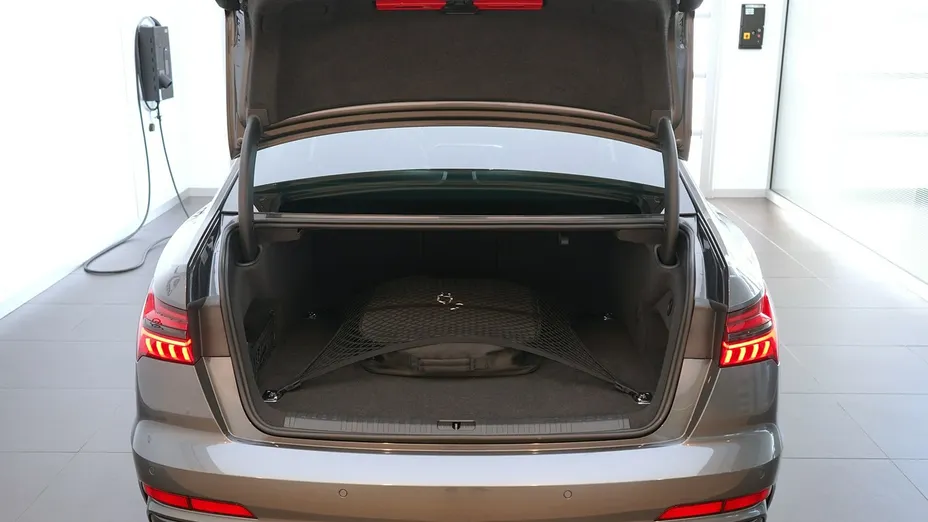 AUDI A6 -